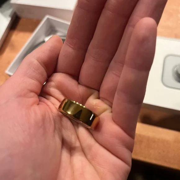 Gold Oura Ring- Brand New, Gen 4, Size 9 - Picture 2 of 5